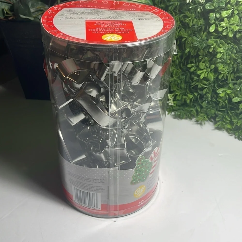 30 Wilton Christmas cookie cutter set